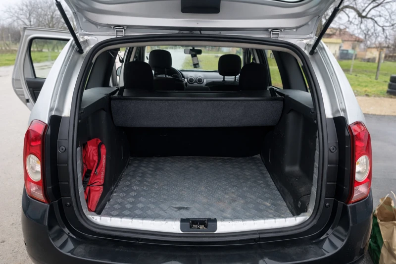 Dacia Duster, снимка 6 - Автомобили и джипове - 53274825