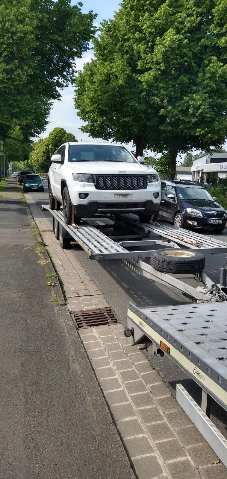 Jeep Cherokee, снимка 2 - Автомобили и джипове - 47420520