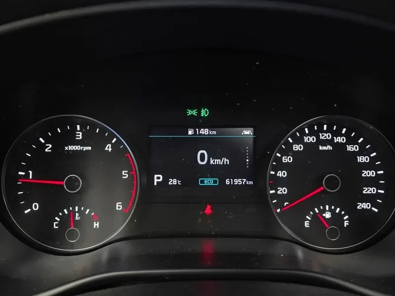Kia Sportage 1.6 4WD SIGNATURE, снимка 8 - Автомобили и джипове - 55384575