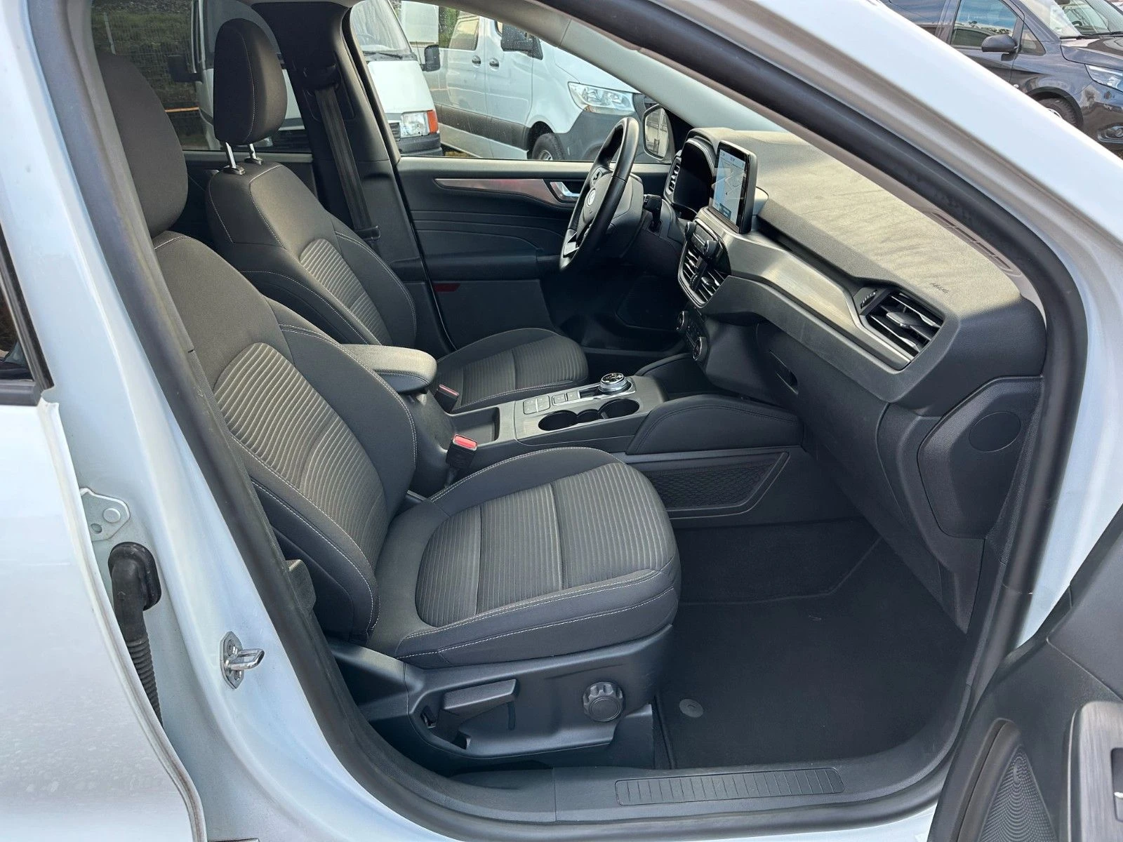 Ford Kuga TITANIUM/120HP/DIGITAL/CAM/NAVI/AMBI/KLESS/194f | Mobile.bg   12