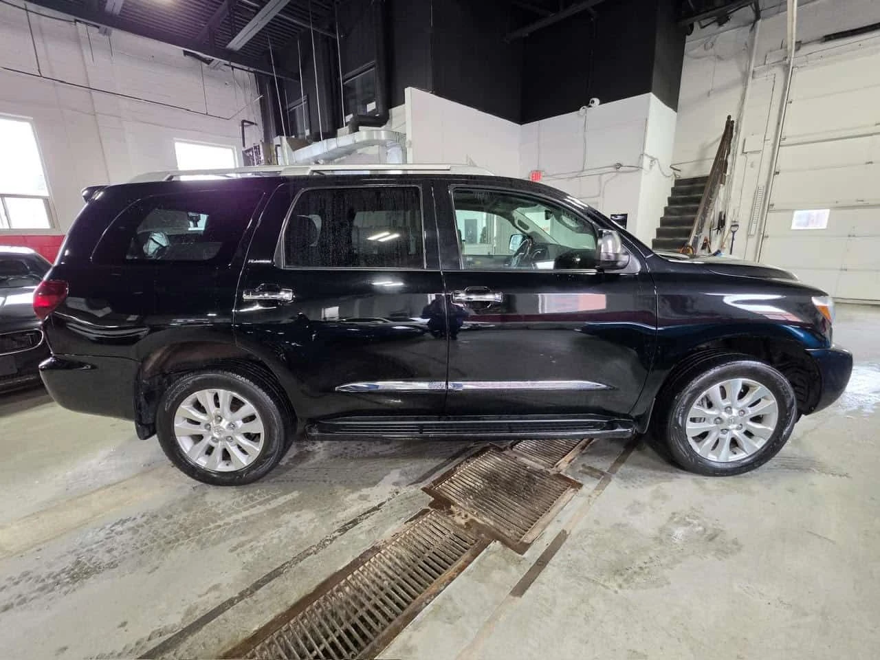 Toyota Sequoia * 4WD Platinum 5.7L* АТОКРЕДИТ* , снимка 3 - Автомобили и джипове - 55244350