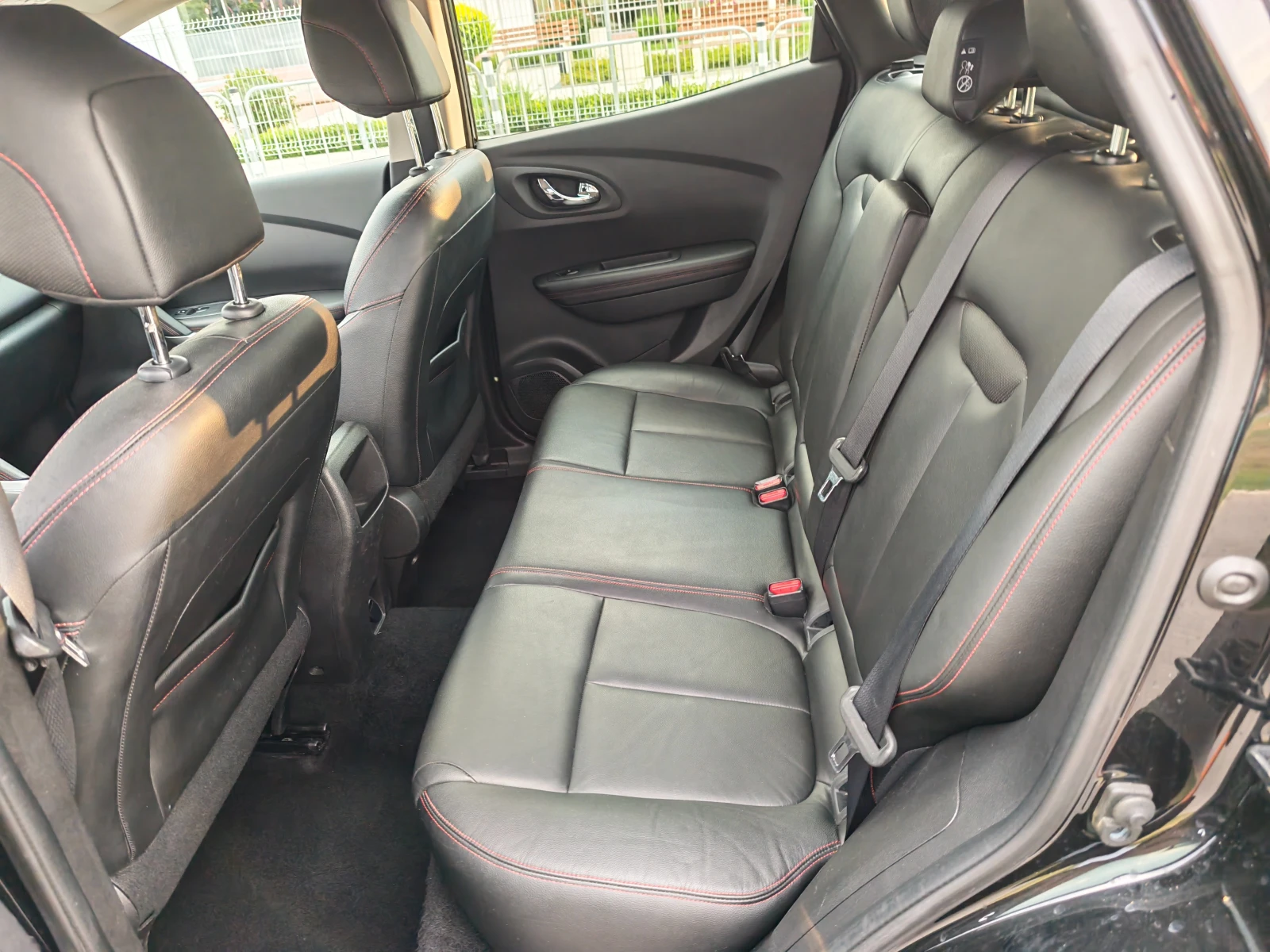Renault Kadjar 1.6 DIZEL 110 KN NAVI, снимка 13 - Автомобили и джипове - 55565630
