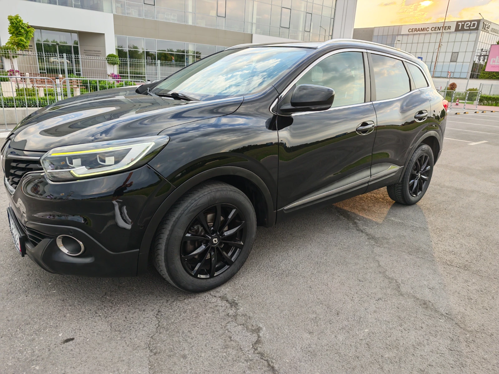 Renault Kadjar 1.6 DIZEL 110 KN NAVI, снимка 2 - Автомобили и джипове - 55565630