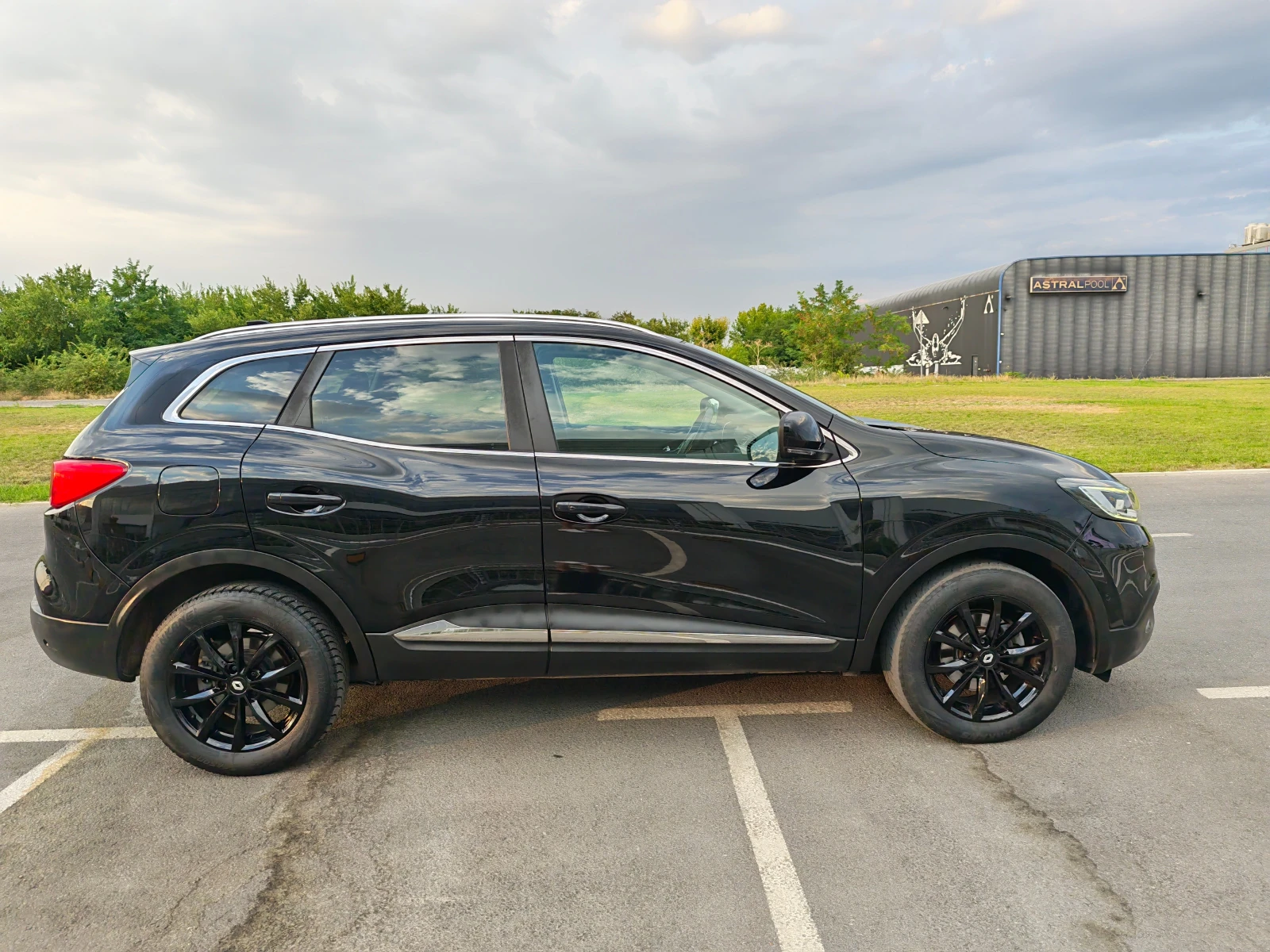 Renault Kadjar 1.6 DIZEL 110 KN NAVI, снимка 6 - Автомобили и джипове - 55565630