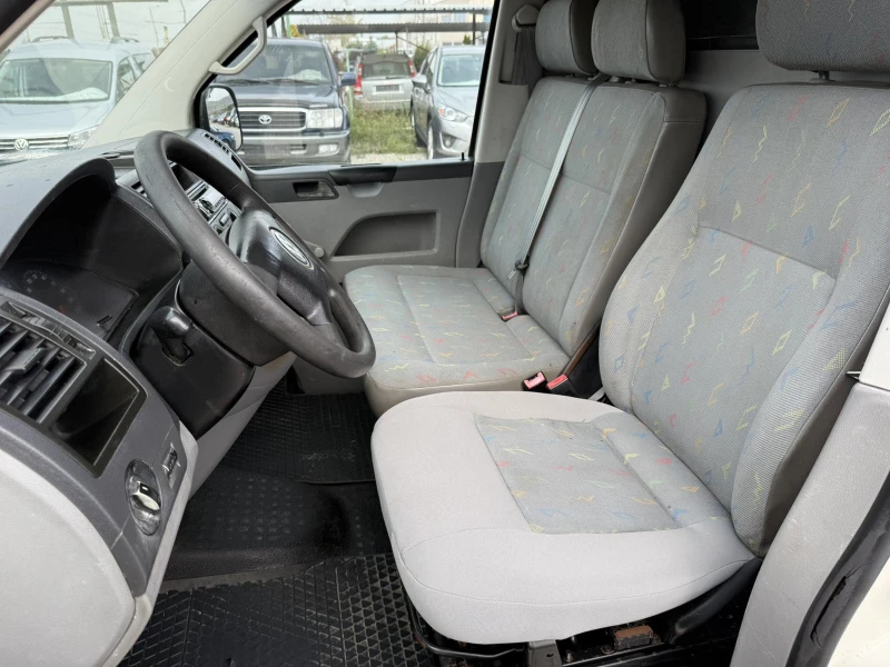 VW T5 1.9TDI 90ks Italia, снимка 9 - Бусове и автобуси - 52132412