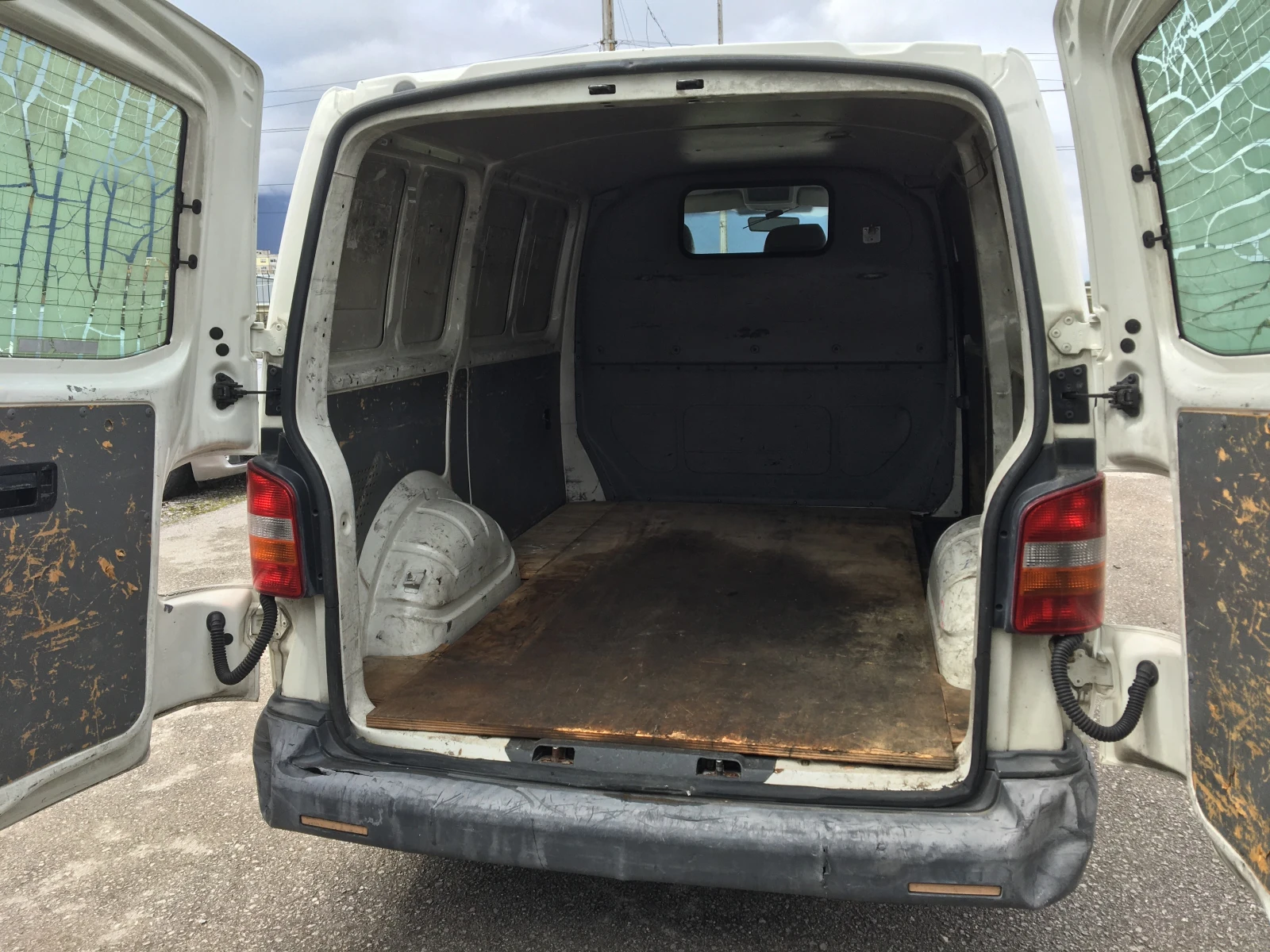 VW T5 1.9TDI 90ks Italia, снимка 13 - Бусове и автобуси - 52132412
