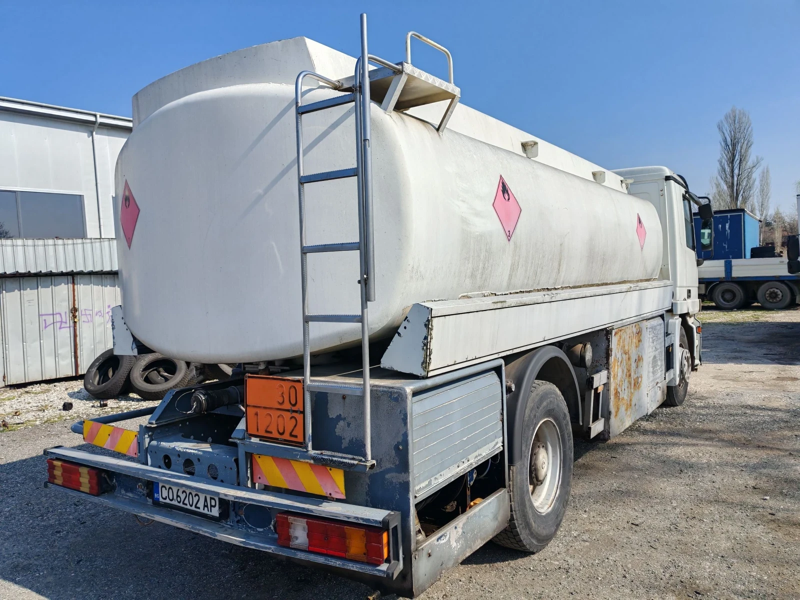 Mercedes-Benz Actros Цистерна за гориво, снимка 11 - Камиони - 53747007