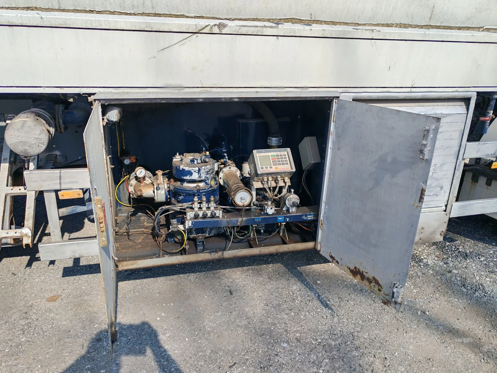 Mercedes-Benz Actros Цистерна за гориво, снимка 9 - Камиони - 53747007