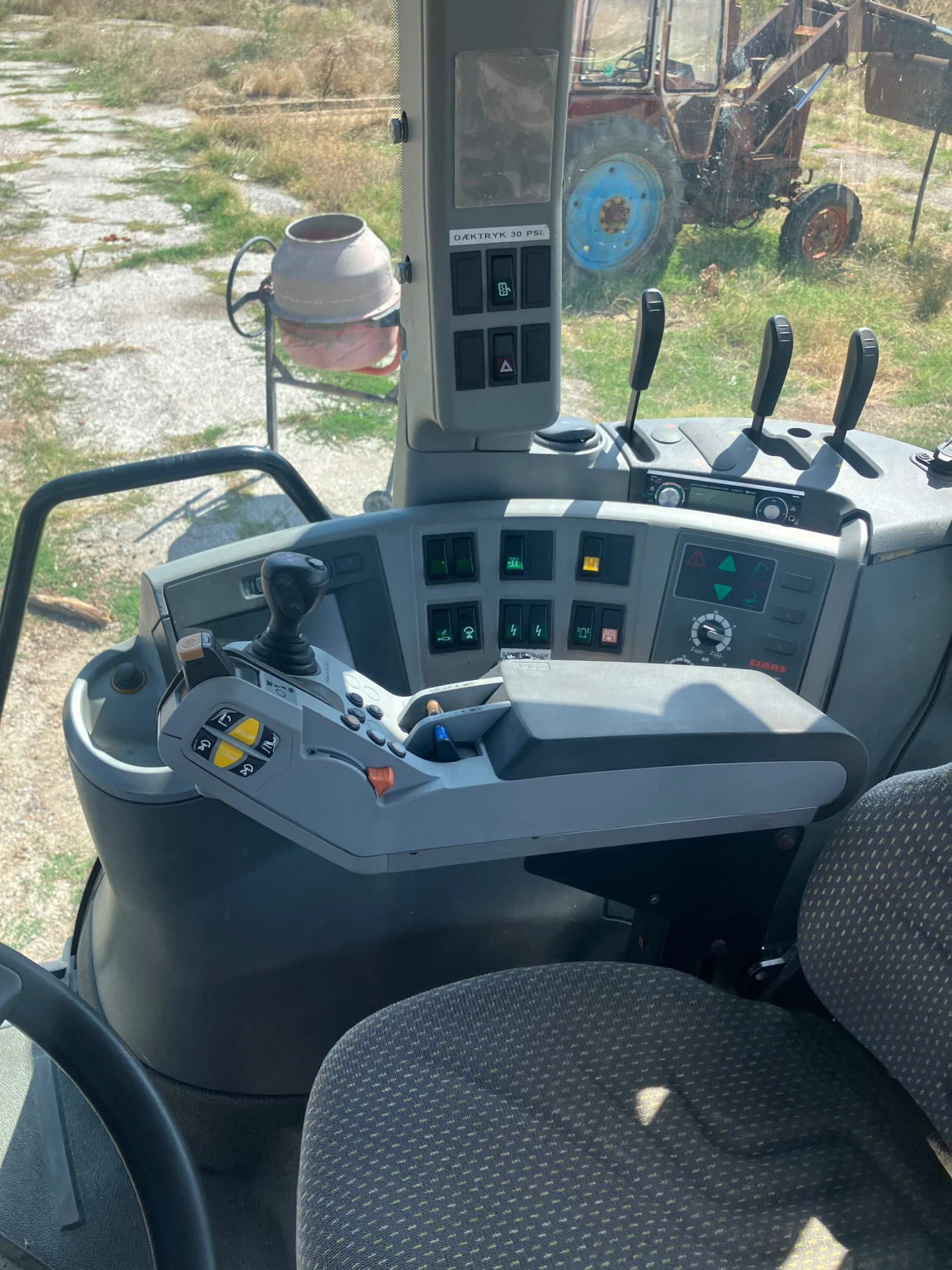 Трактор Claas АXION 840 - изображение 5