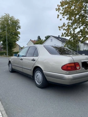 Mercedes-Benz E 230 