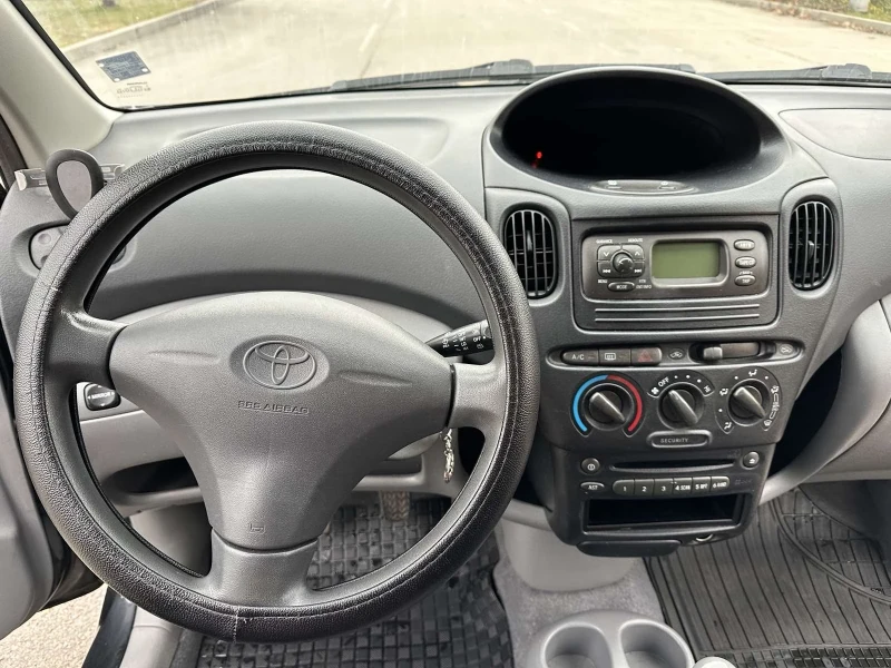 Toyota Yaris verso, снимка 12 - Автомобили и джипове - 47994592