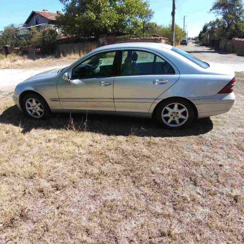 Mercedes-Benz C 220, снимка 4 - Автомобили и джипове - 51847020