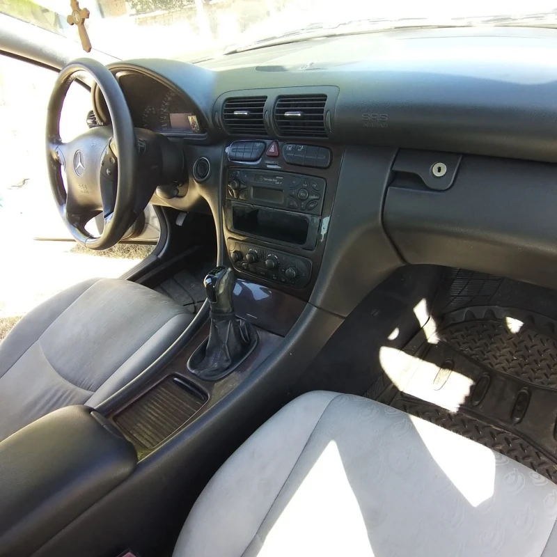 Mercedes-Benz C 220, снимка 6 - Автомобили и джипове - 51847020