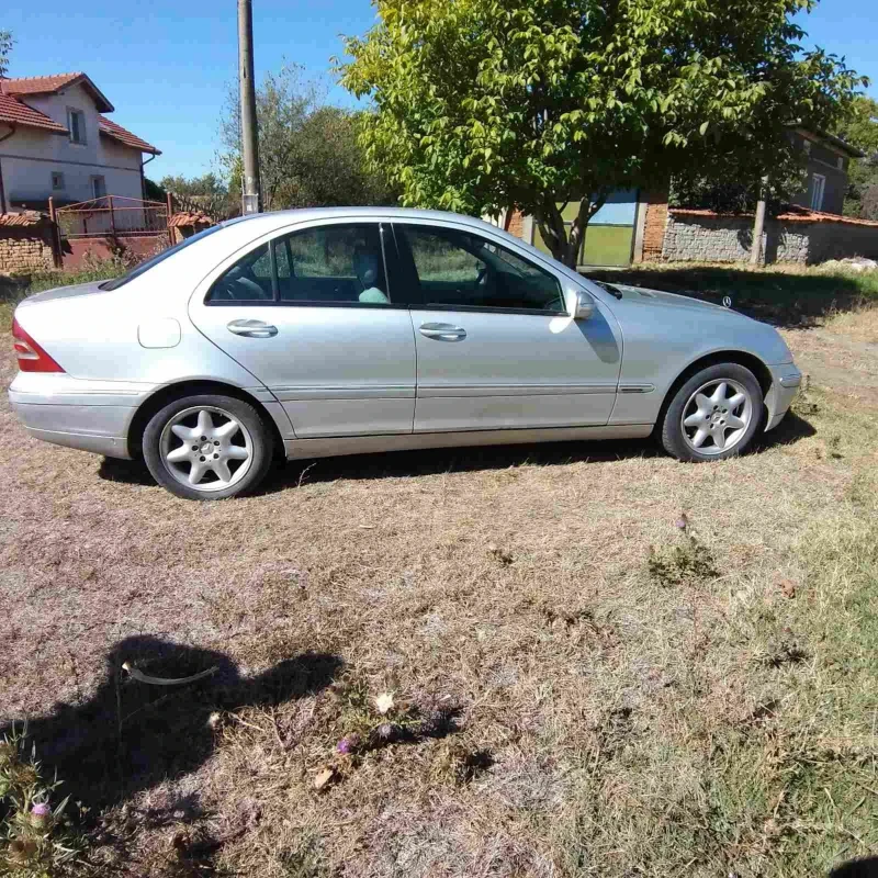 Mercedes-Benz C 220, снимка 3 - Автомобили и джипове - 51847020