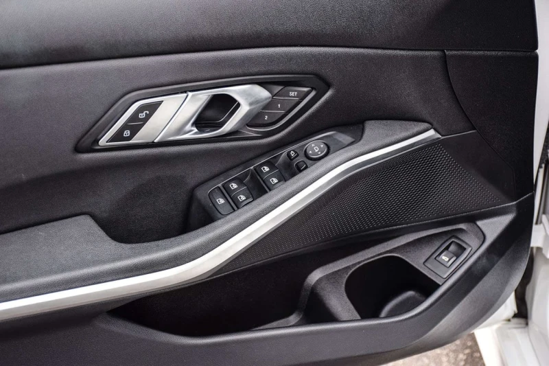 BMW 330 * xDrive * CARFAX * ЦЕНА ДО БГ, снимка 16 - Автомобили и джипове - 53385296