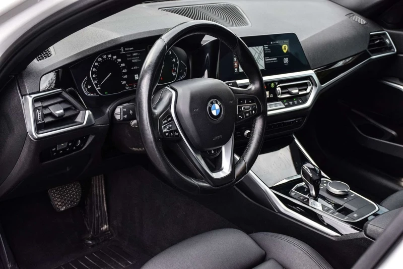 BMW 330 * xDrive * CARFAX * ЦЕНА ДО БГ, снимка 12 - Автомобили и джипове - 53385296