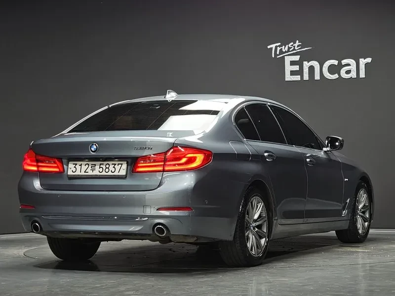 BMW 520 LUXURY G30, снимка 2 - Автомобили и джипове - 55789804