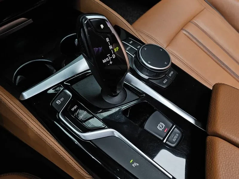 BMW 520 LUXURY G30, снимка 9 - Автомобили и джипове - 55789804