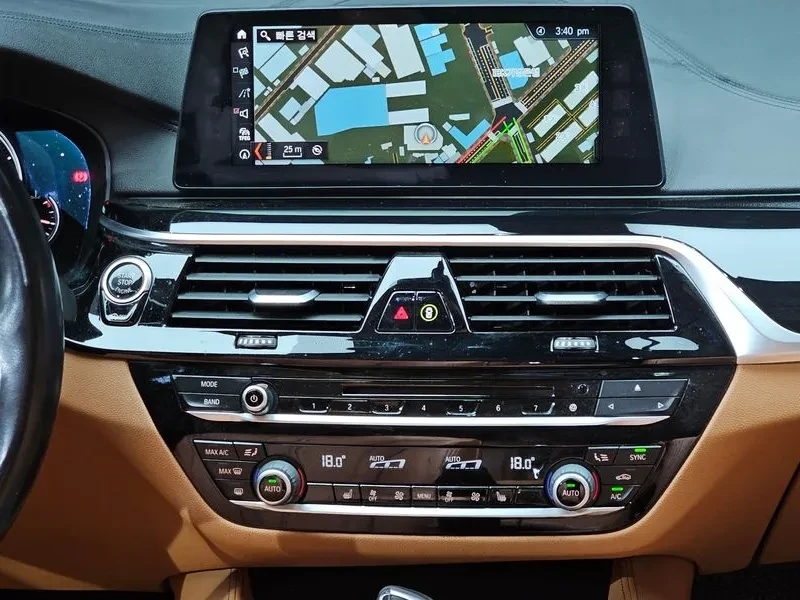 BMW 520 LUXURY G30, снимка 14 - Автомобили и джипове - 55789804