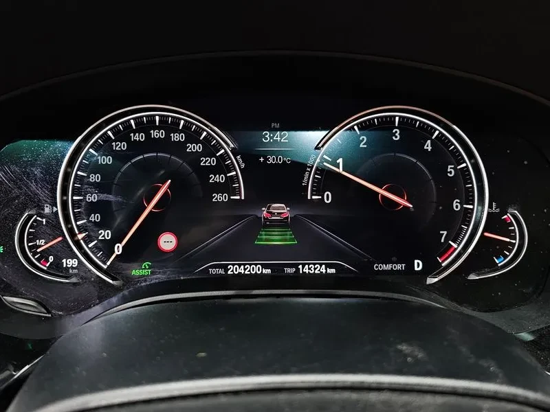 BMW 520 LUXURY G30, снимка 8 - Автомобили и джипове - 55789804
