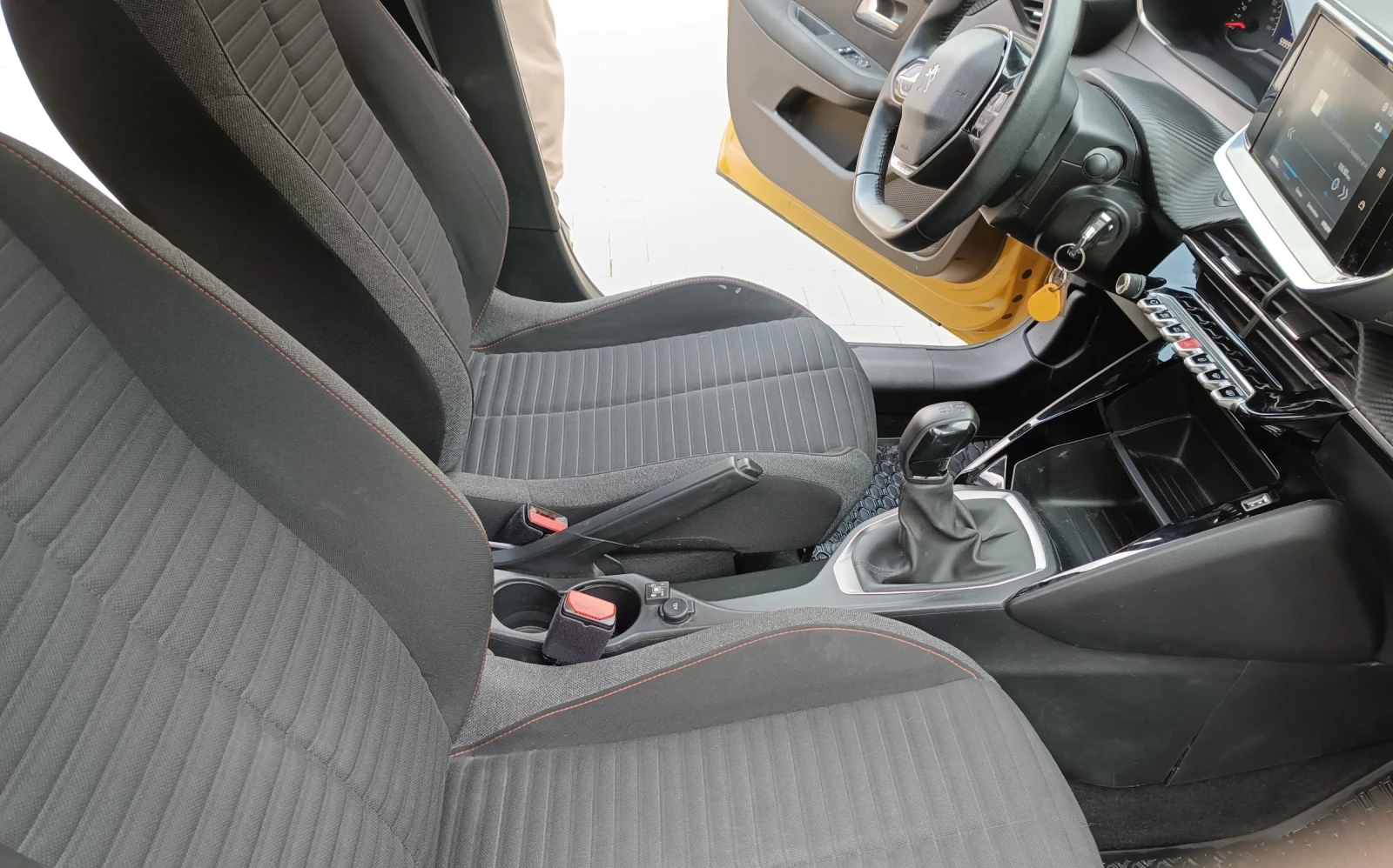 Peugeot 208 1.2 PureTech (75 кс) ГАЗОВА УРЕДБА - изображение 10