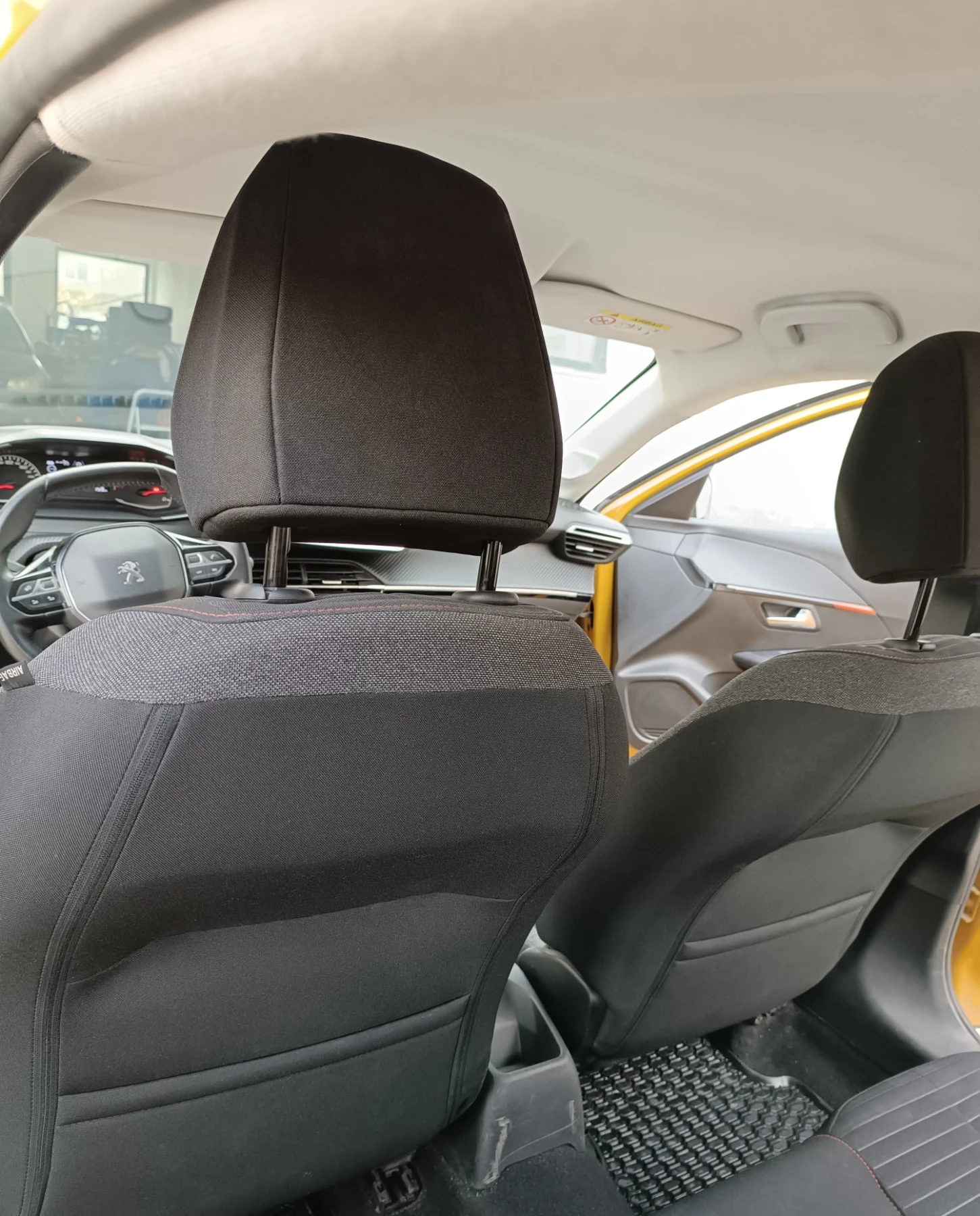 Peugeot 208 1.2 PureTech (75 кс) ГАЗОВА УРЕДБА - изображение 8
