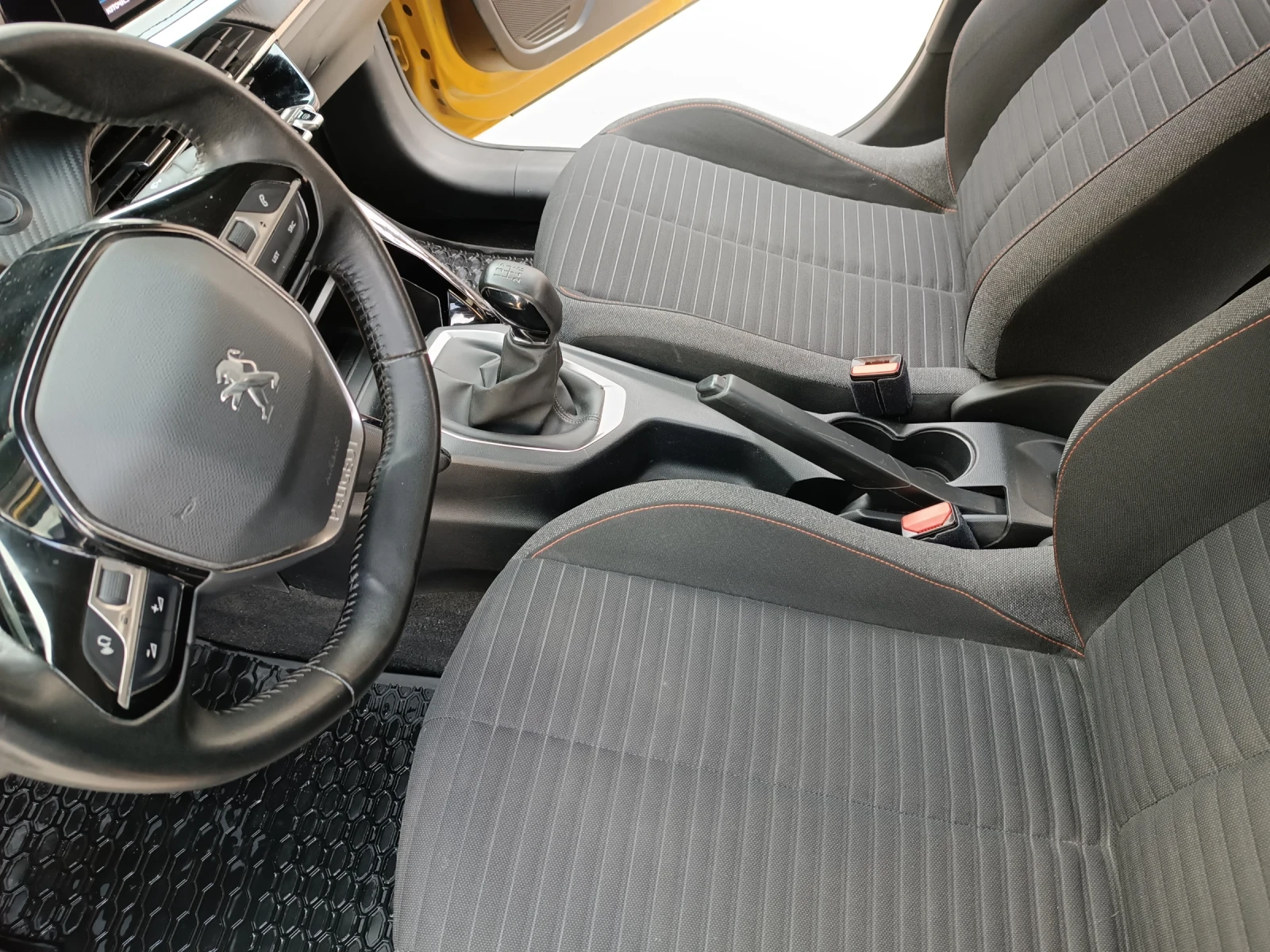 Peugeot 208 1.2 PureTech (75 кс) ГАЗОВА УРЕДБА - изображение 6