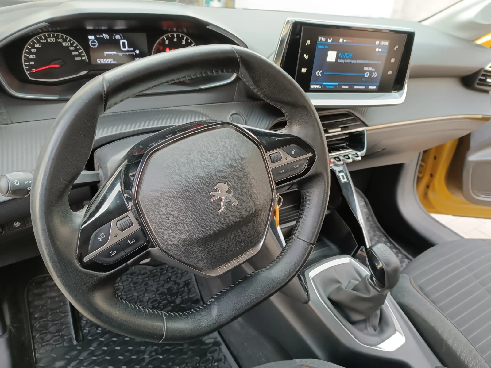 Peugeot 208 1.2 PureTech (75 кс) ГАЗОВА УРЕДБА - изображение 7