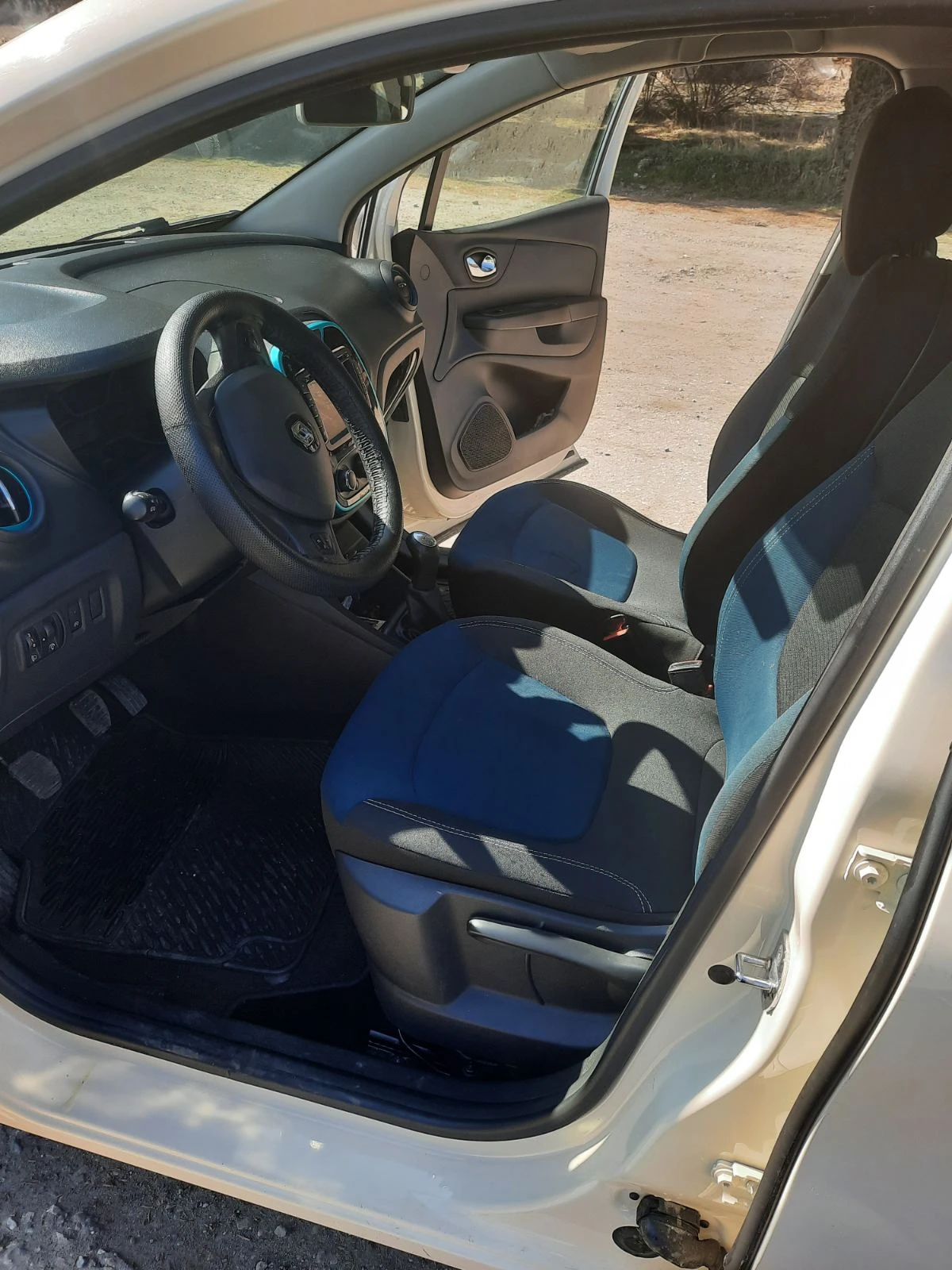 Renault Captur, снимка 14 - Автомобили и джипове - 53763422