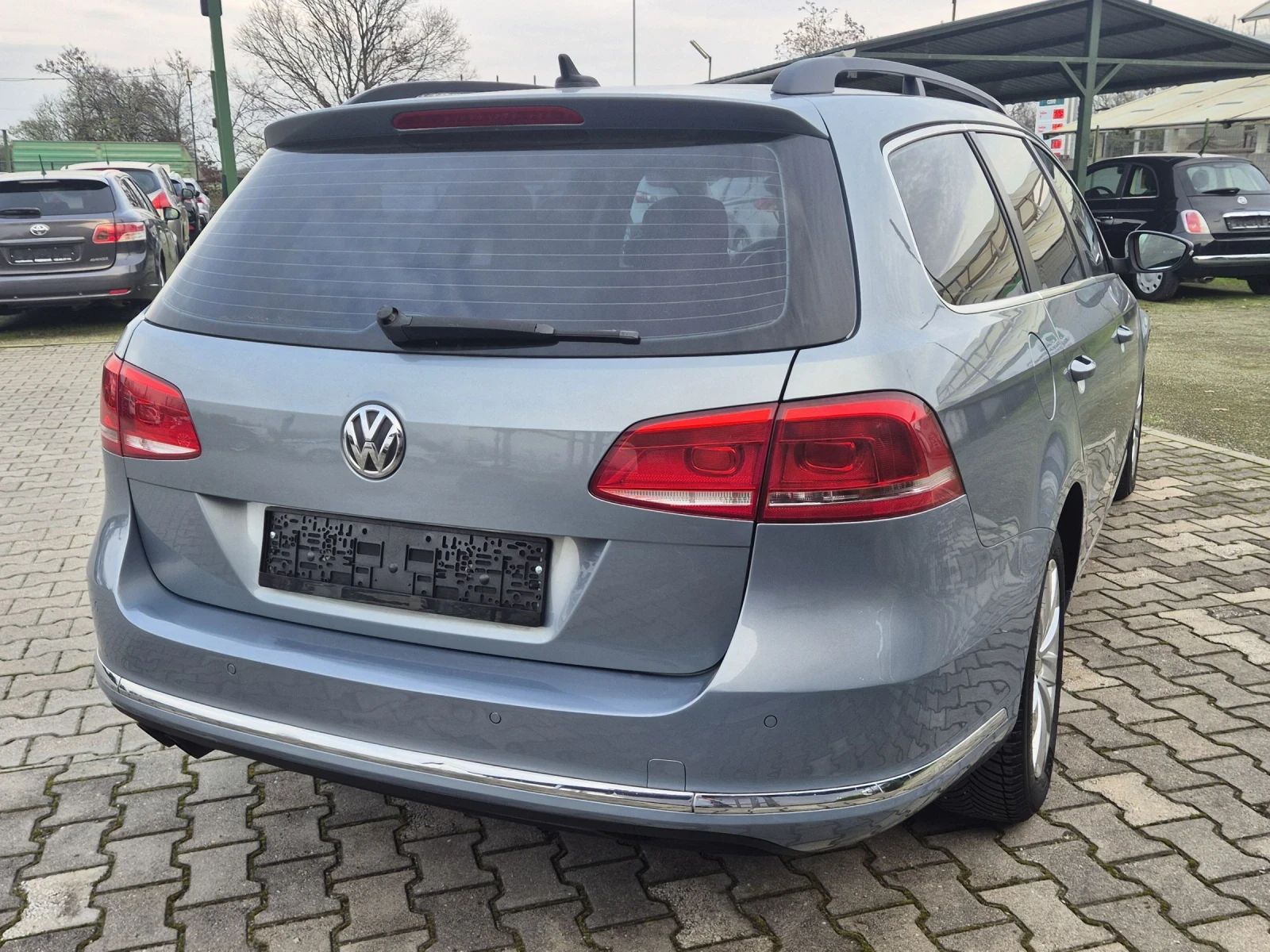 VW Passat 2.0 TDI 140к.с Автомат - изображение 8