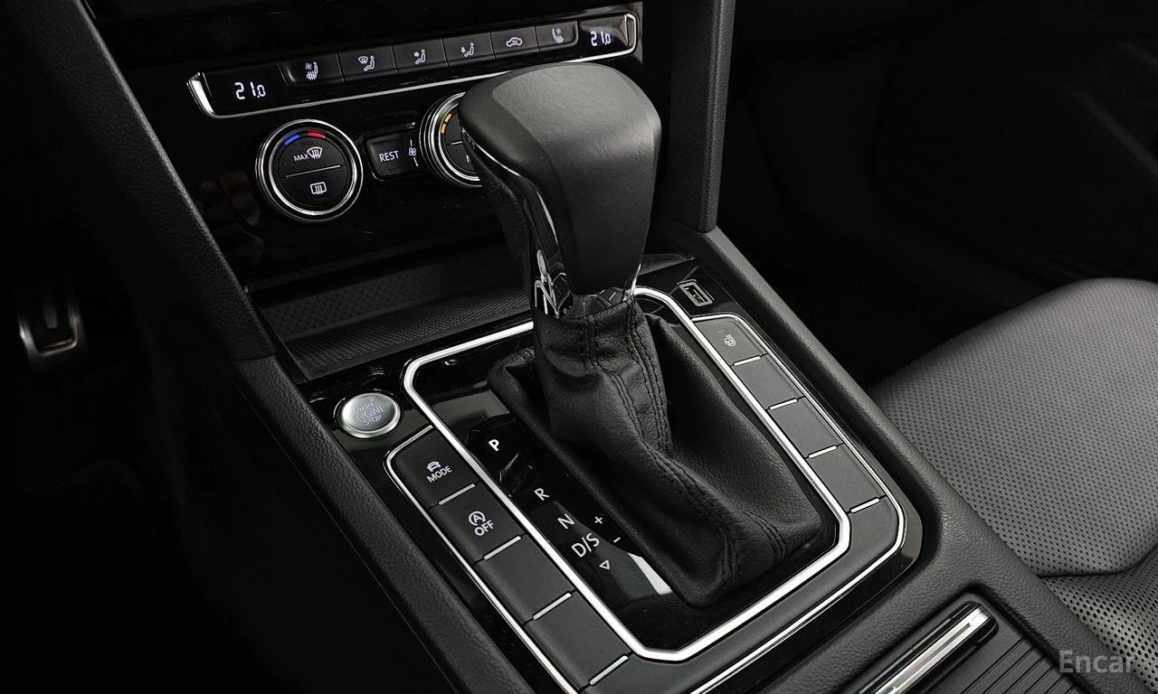 VW Arteon PRESTIGE* SUNROOF* КОЖА* ПОДГРЕВ* ОБДУХВАНЕ* НАВИ, снимка 9 - Автомобили и джипове - 54496310
