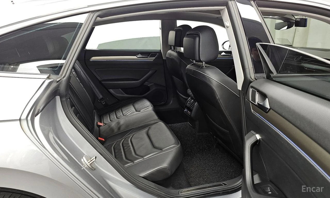 VW Arteon PRESTIGE* SUNROOF* КОЖА* ПОДГРЕВ* ОБДУХВАНЕ* НАВИ, снимка 12 - Автомобили и джипове - 54496310