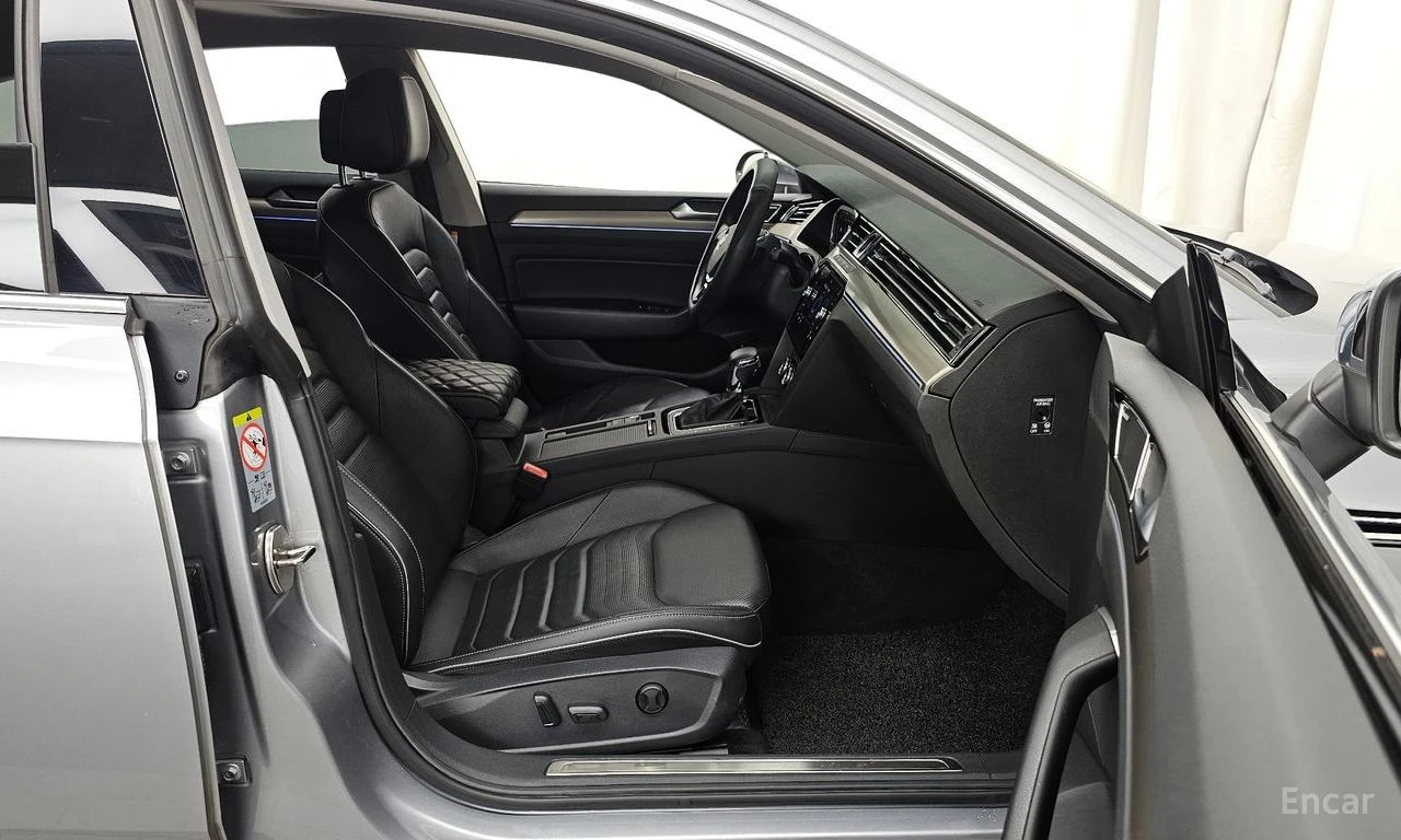 VW Arteon PRESTIGE* SUNROOF* КОЖА* ПОДГРЕВ* ОБДУХВАНЕ* НАВИ, снимка 11 - Автомобили и джипове - 54496310
