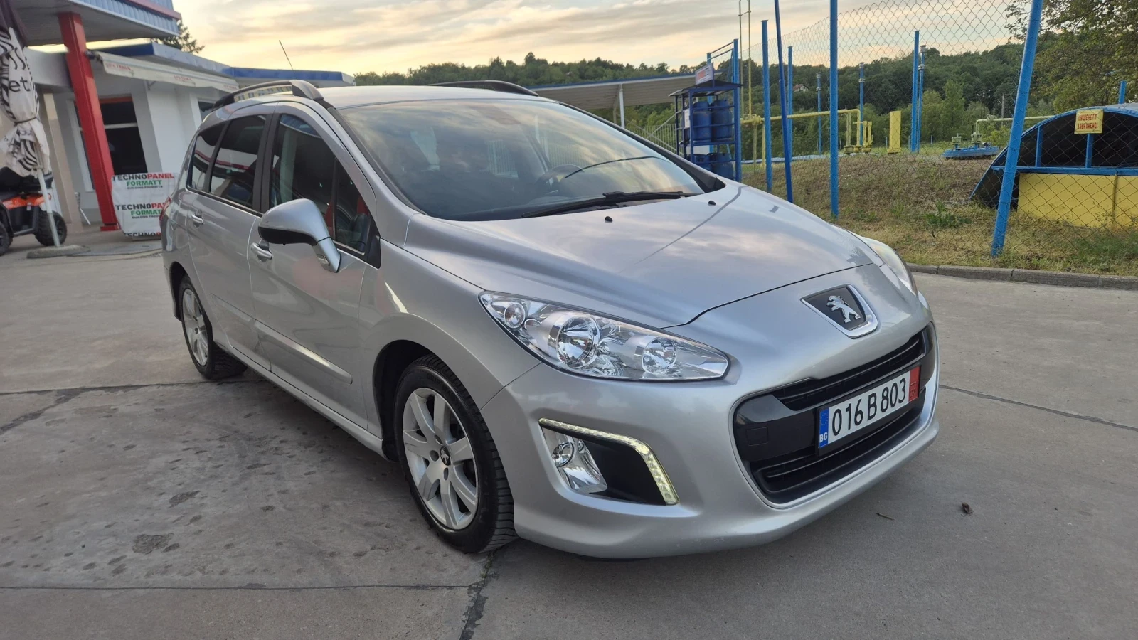 Peugeot 308 1.6 HDI 114К.С* ФЕЙСЛИФТ* ИТАЛИЯ* , снимка 10 - Автомобили и джипове - 54593814
