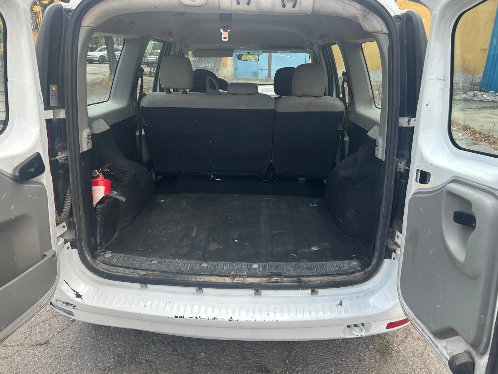 Dacia Logan 1, 5 DCI, снимка 9 - Автомобили и джипове - 55130869