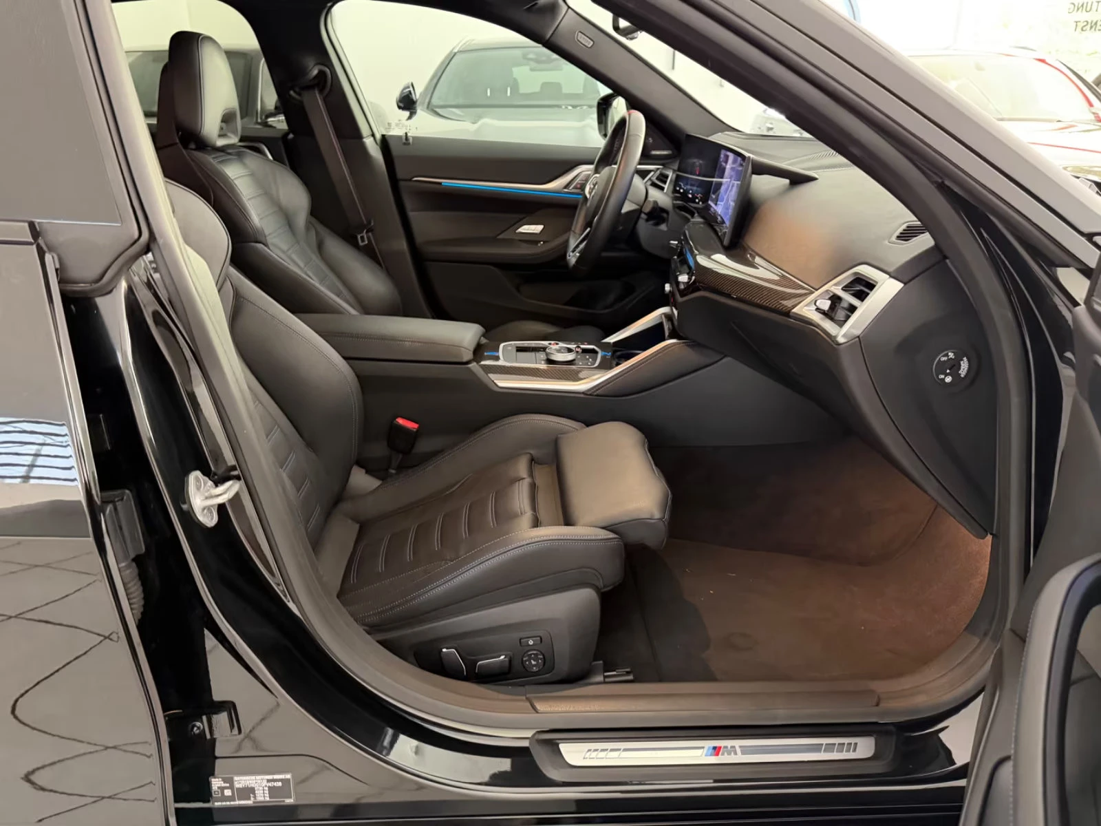 BMW i4 M60/601HP/xDRIVE/SPORT/PRO/360/BLACK/ACC/537z, снимка 12 - Автомобили и джипове - 55146534