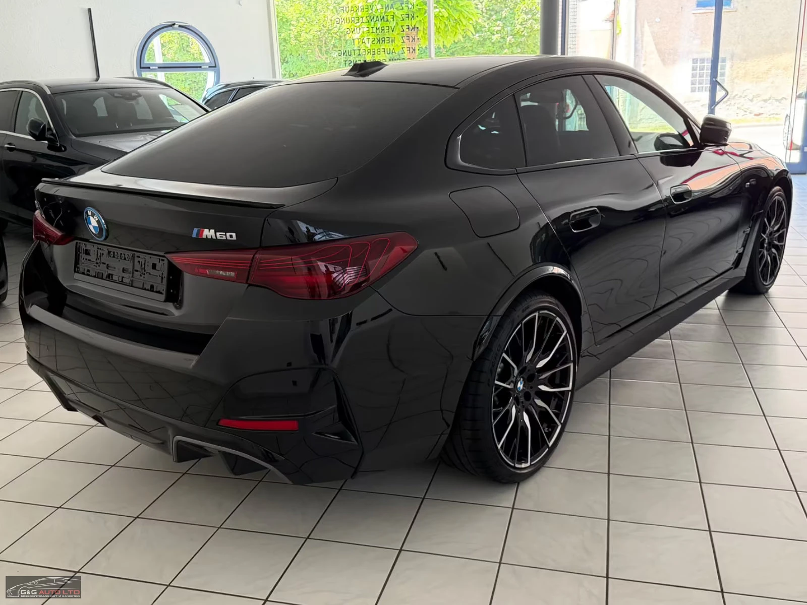 BMW i4 M60/601HP/xDRIVE/SPORT/PRO/360/BLACK/ACC/537z, снимка 7 - Автомобили и джипове - 55146534