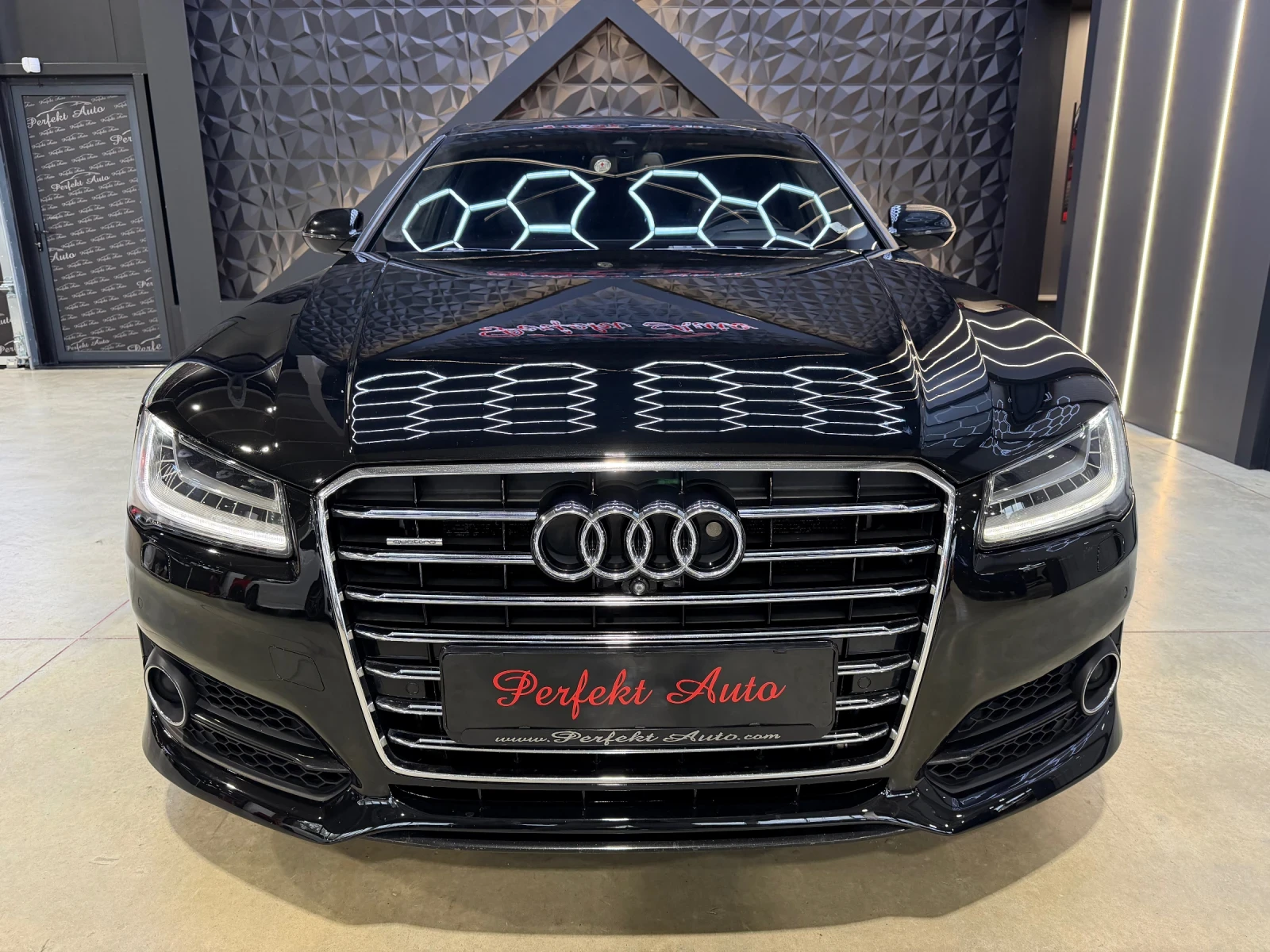 Audi A8 4.2 TDI S8 QUATTRO S LINE * FULL Екстри * MATRIX* , снимка 2 - Автомобили и джипове - 55321345