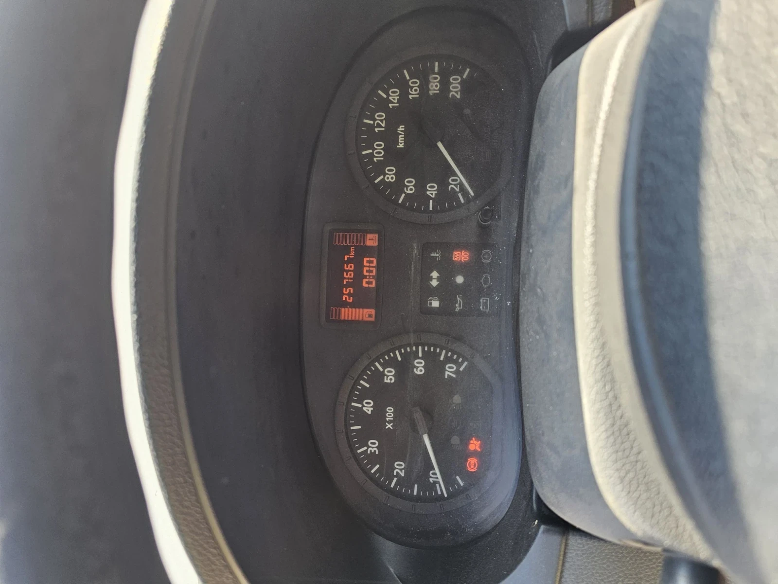 Dacia Logan 1.5DCI, снимка 7 - Автомобили и джипове - 55328513
