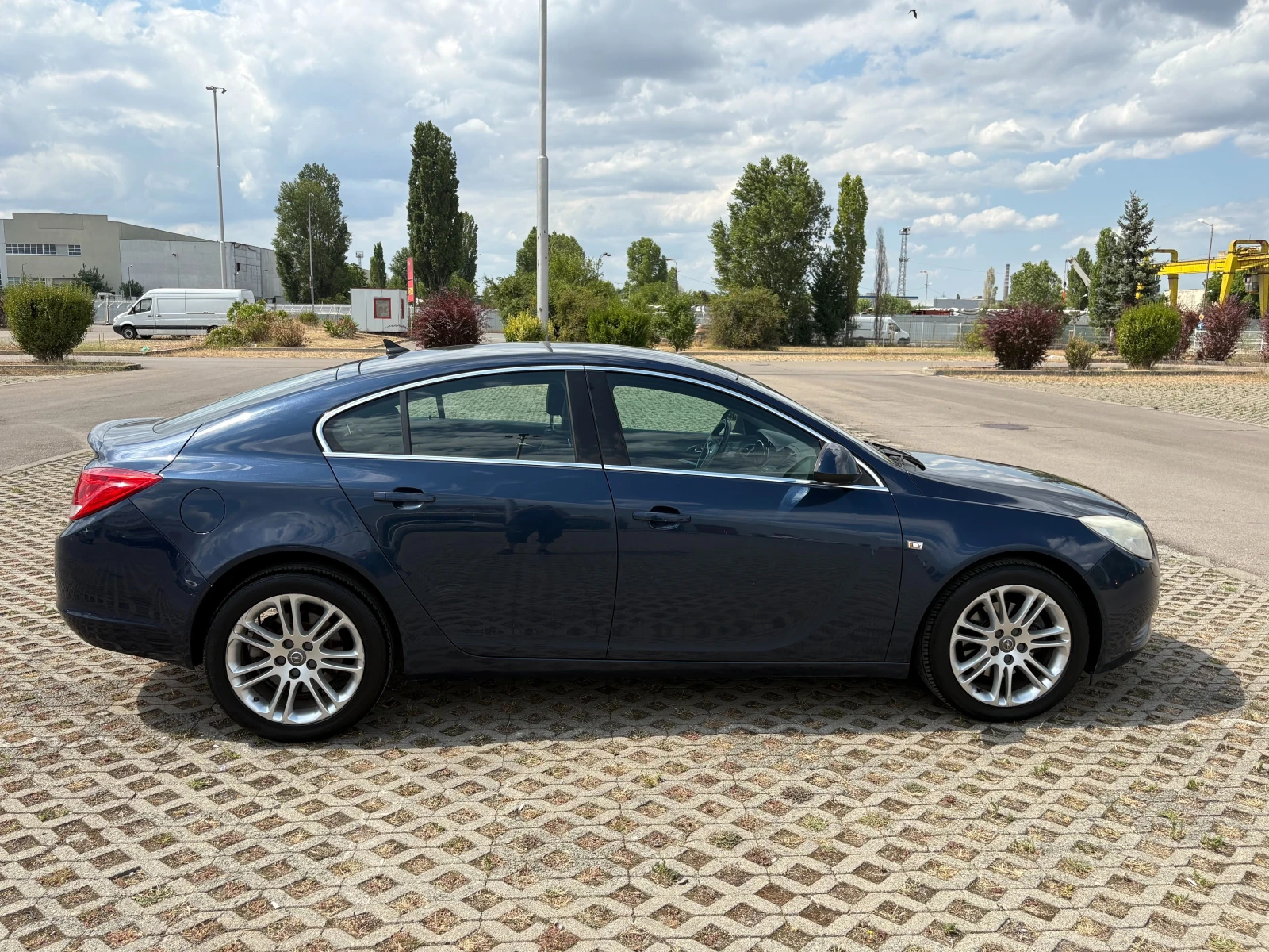 Opel Insignia, снимка 6 - Автомобили и джипове - 55775495