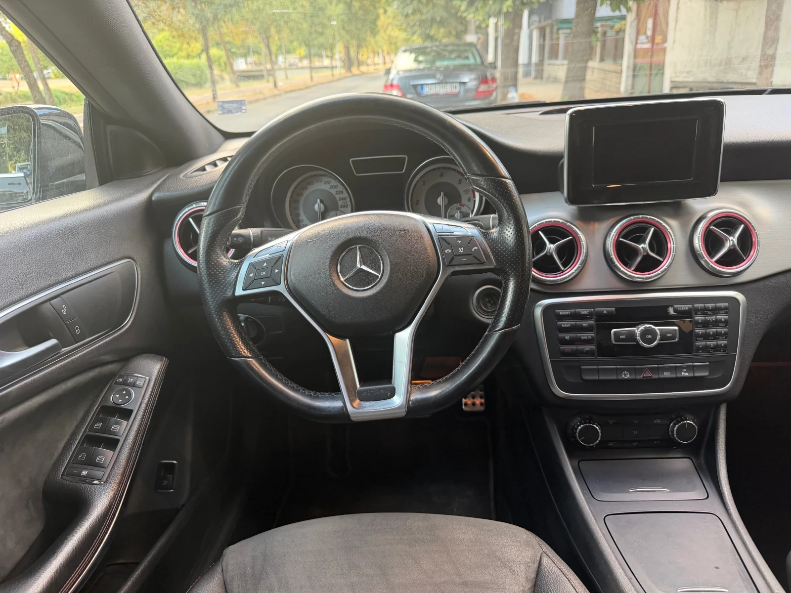 Mercedes-Benz CLA 200 AMG-PACK, снимка 11 - Автомобили и джипове - 55980716