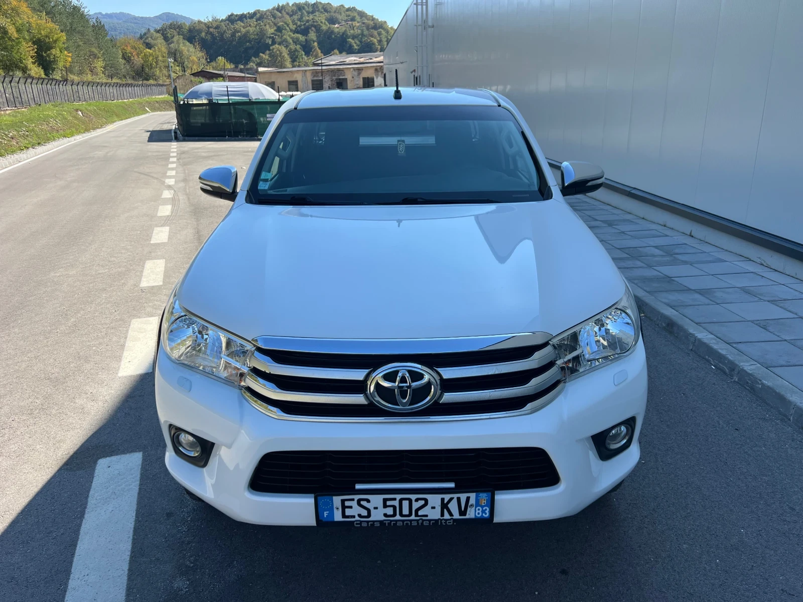 Toyota Hilux 2.4* D4D* NAVI* 4x4 - изображение 2