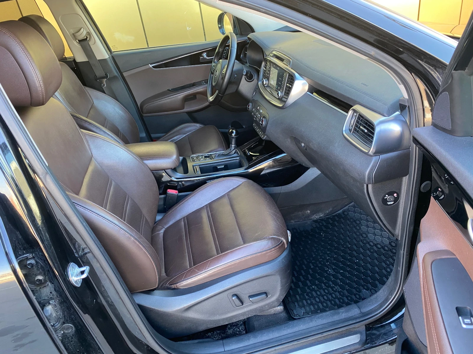 Kia Sorento    | Mobile.bg   11