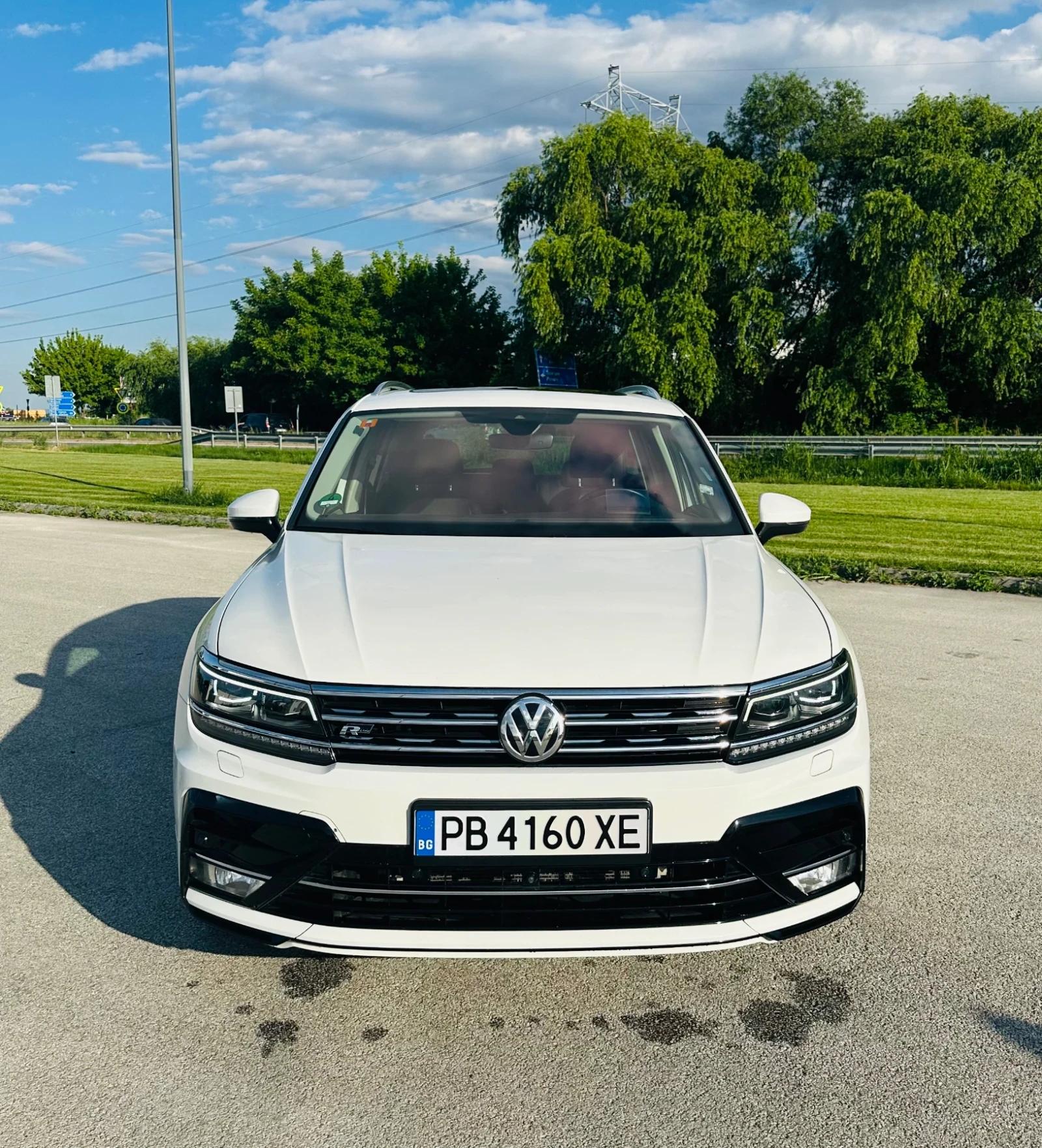 VW Tiguan R-Line FULL Нов внос Германия* Head-up* 360* Digit, снимка 3 - Автомобили и джипове - 55009561