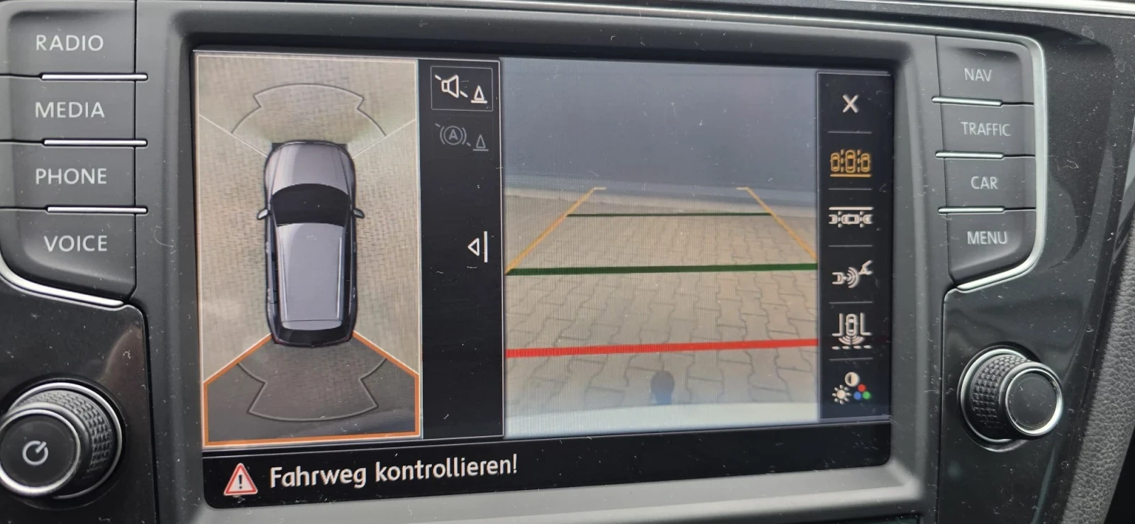 VW Tiguan 2.0 190 R-Line Full 360  Digital, снимка 15 - Автомобили и джипове - 54450278