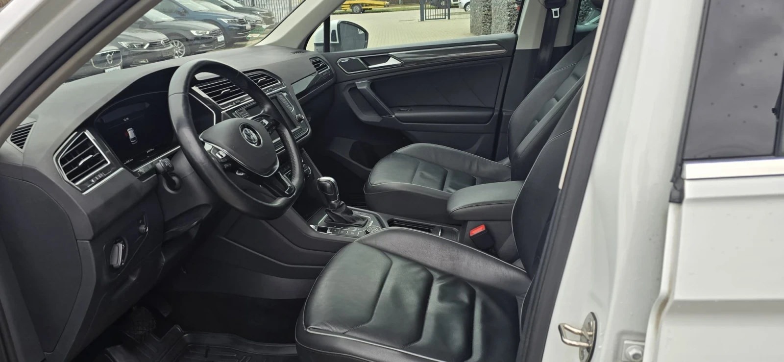 VW Tiguan 2.0 190 R-Line Full 360  Digital, снимка 10 - Автомобили и джипове - 54450278