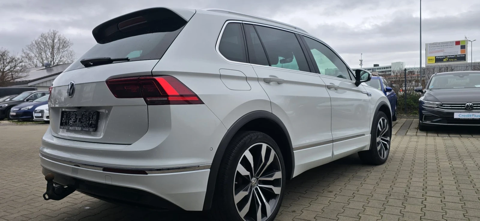 VW Tiguan 2.0 190 R-Line Full 360  Digital, снимка 5 - Автомобили и джипове - 54450278