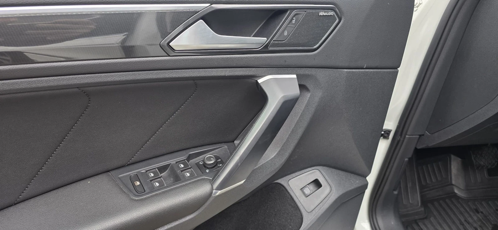 VW Tiguan 2.0 190 R-Line Full 360  Digital, снимка 12 - Автомобили и джипове - 54450278
