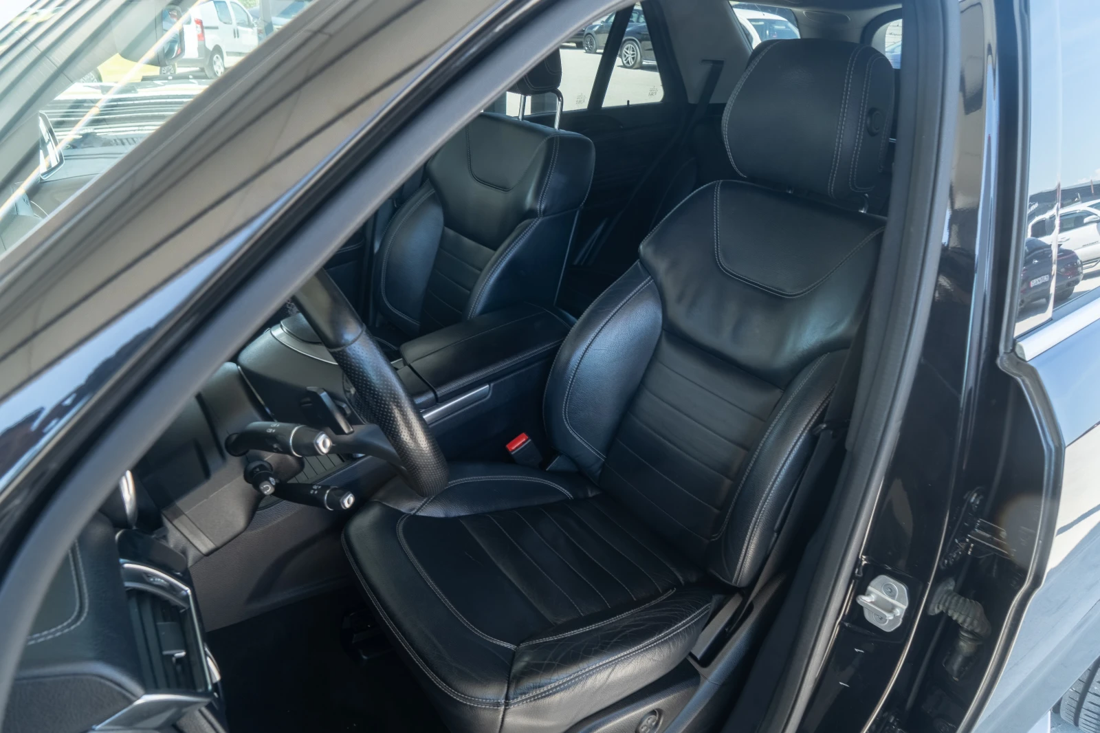 Mercedes-Benz ML 350 D = DISTRONIC = AIRMATIC = FULL MAX = ЛИЗИНГ, снимка 7 - Автомобили и джипове - 54856198