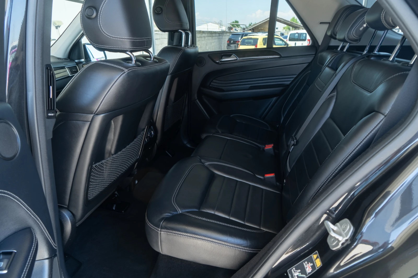 Mercedes-Benz ML 350 D = DISTRONIC = AIRMATIC = FULL MAX = ЛИЗИНГ, снимка 9 - Автомобили и джипове - 54856198